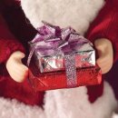 Geschenke mit rosa Schleife im Set