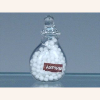 Aspirin-Tabletten im Glas
