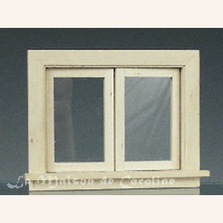 Kleines Fenster aus Holz naturbelassen