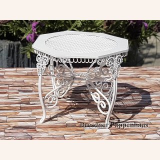 Weißer Gartentisch aus Metall