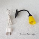 Wandlampe mit gelbem Schirm 3,5V