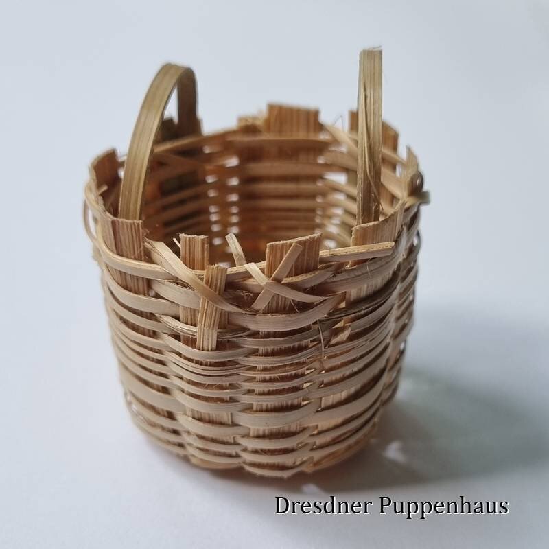 Großer runder Bastkorb 2 Henkel im Dresdner Puppenhaus, 2,50 €