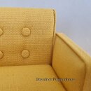 Sessel ocker und grob gewebter Stoff