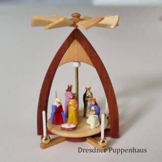 Miniaturpyramide aus Holz