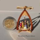 Miniaturpyramide aus Holz