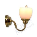 Wandlampe mit weißem Schirm