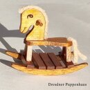 Schaukelpferd mit Wollschwanz