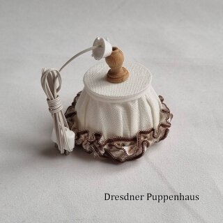 Hängelampe mit brauner Rüsche