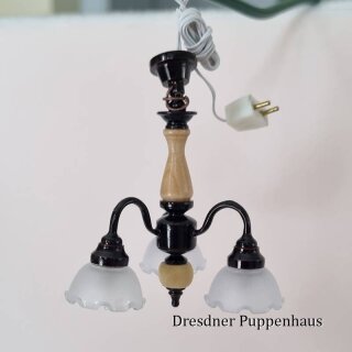 Hängelampe mit 3 Glasschirmen